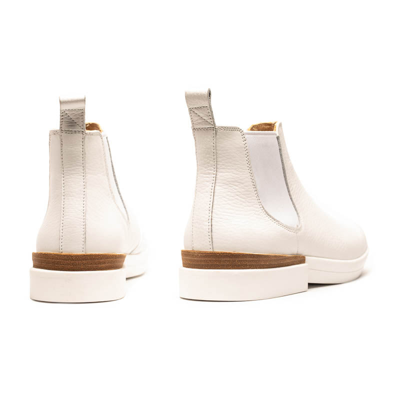 JON White | Grainy Leather Chelsea Boots | Tracey Neuls