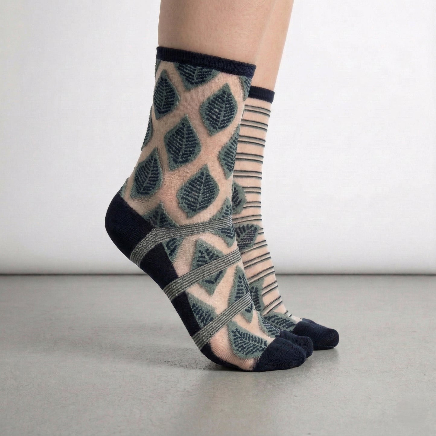 SOCKS Leaf | Split Toe Sheer | Tracey Neuls