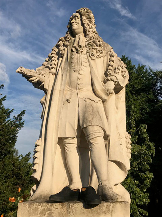 Statue of Sir Hans Sloane at Chelsea Physic garden