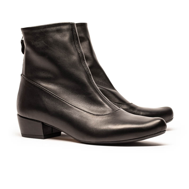 SS25_23 ARLINDA Smoke | Black Leather Boots | Tracey Neuls