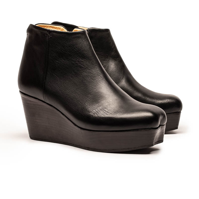 SS25_10 BOLAN Smoke | Leather Boots | Tracey Neuls