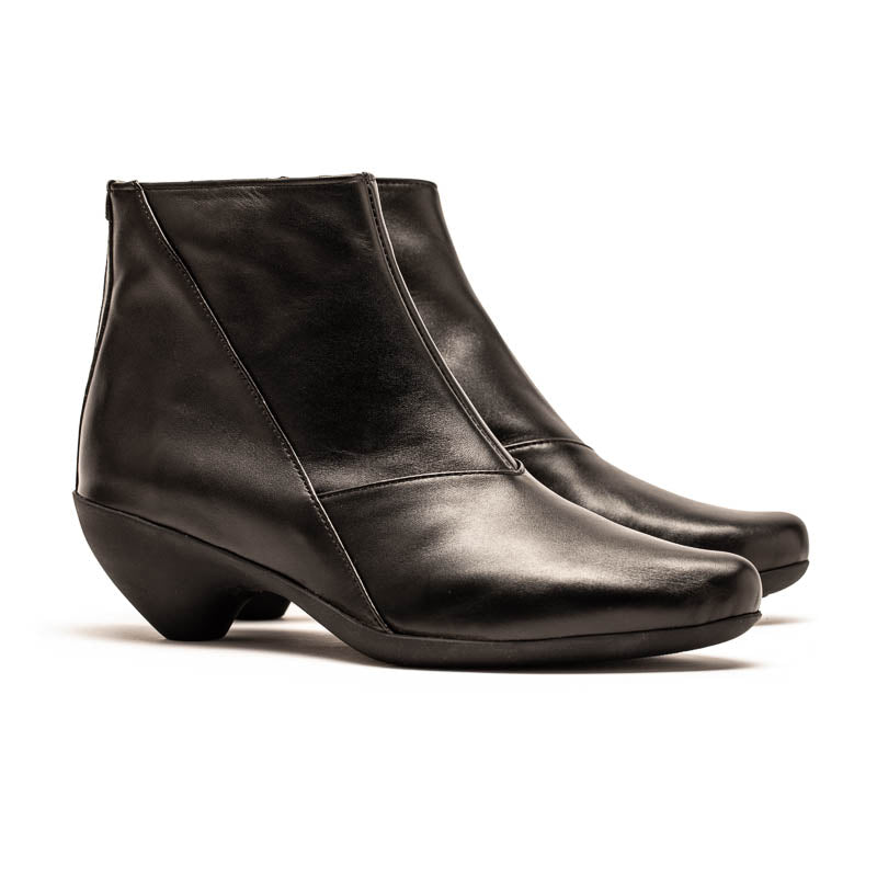 GINGER Smoke | Black Leather Boot | Tracey Neuls