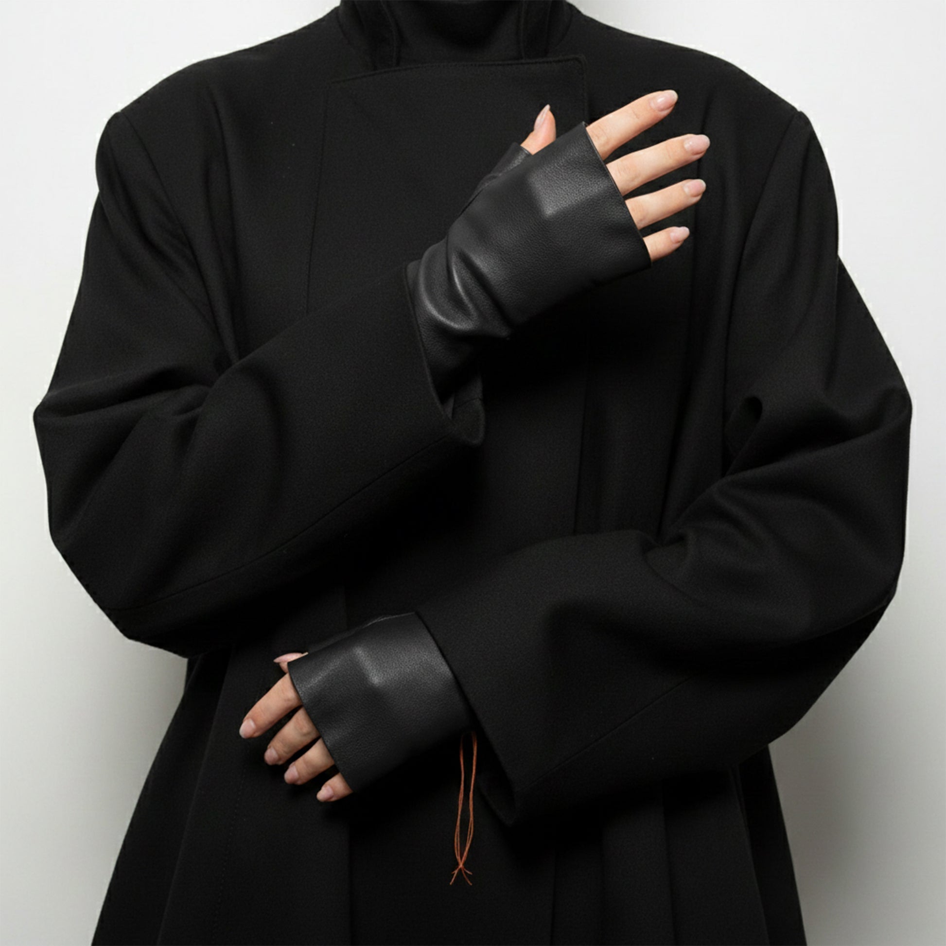 Fingerless Gloves | Black Leather | Tracey Neuls