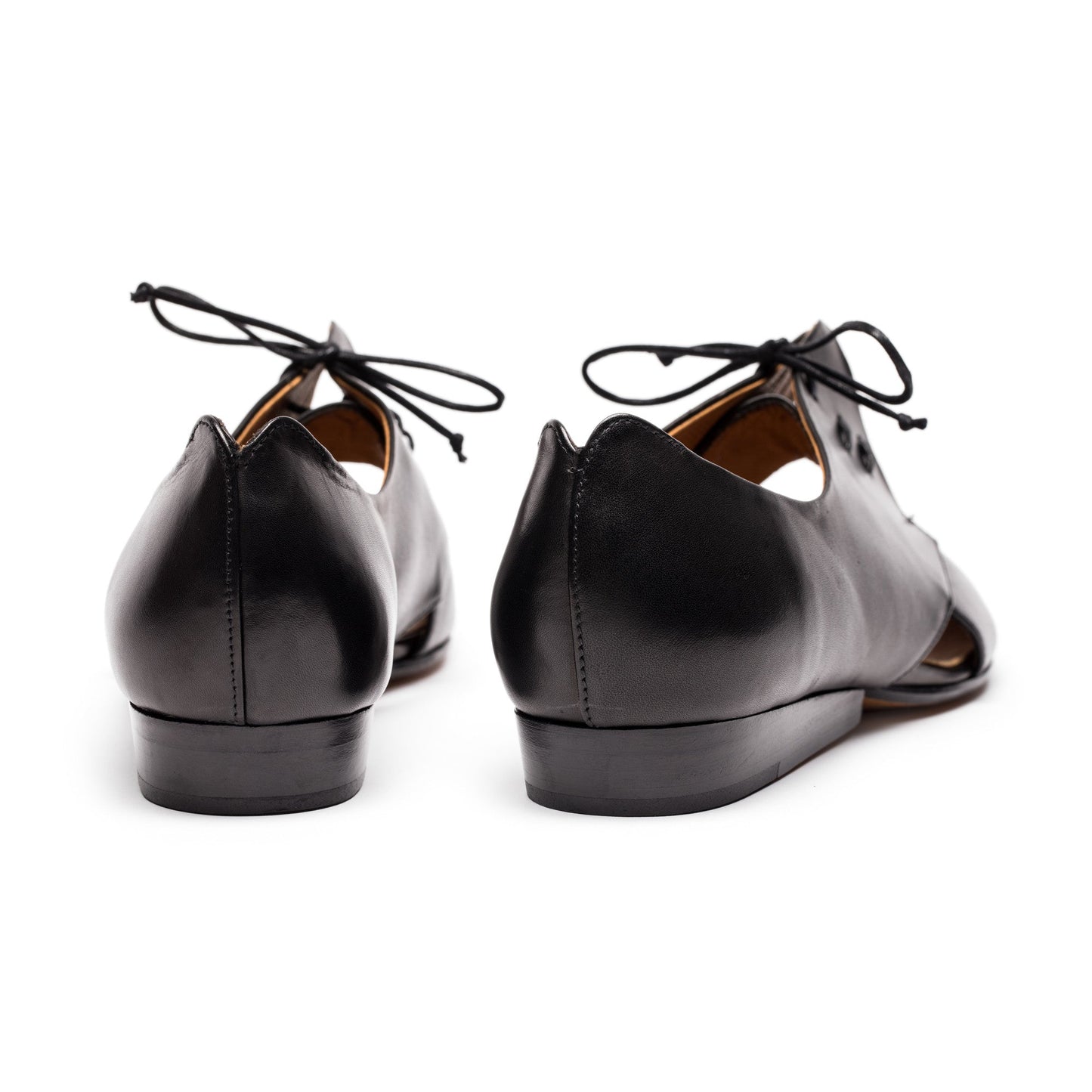 PERRY Smoke | Black Leather Flat Shoes | Tracey Neuls